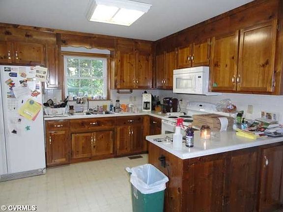 3rd image of 9407 Oak River Dr W