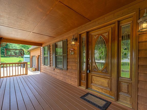 3rd image of 146 Deer Meadow Rd