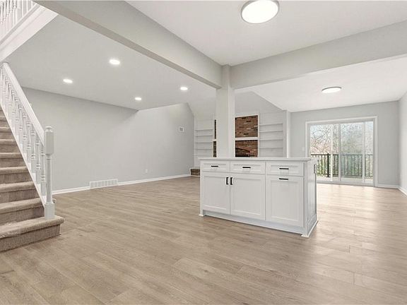 4th image of 68 Woodbridge Ln