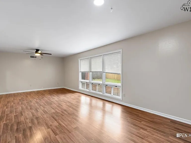 4202 Meadowbrook Dr — Photo 7