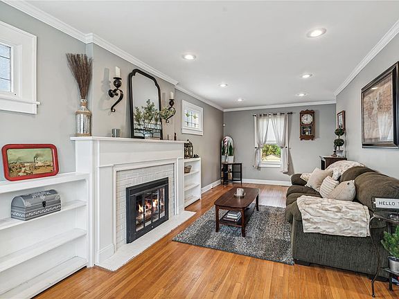 4th image of 9019 Tudor Ave