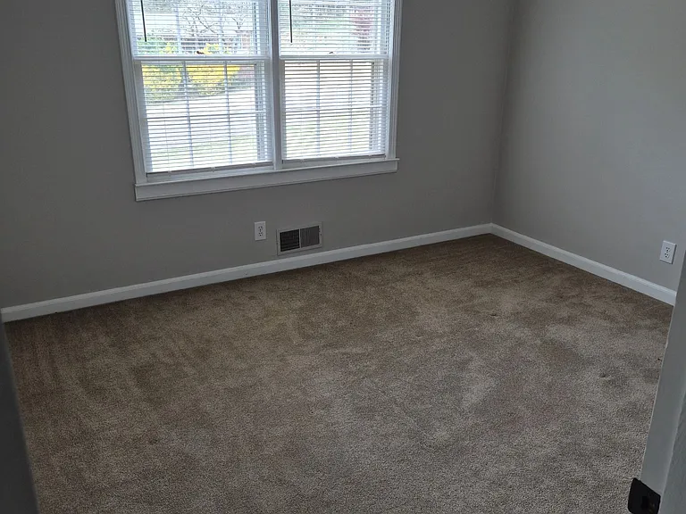 506 Jefferson Dr — Photo 6