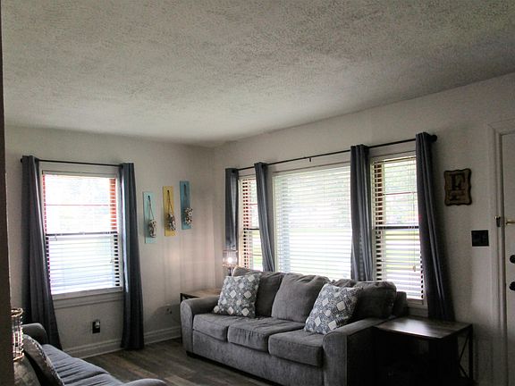 3rd image of 10405 Villa Dr