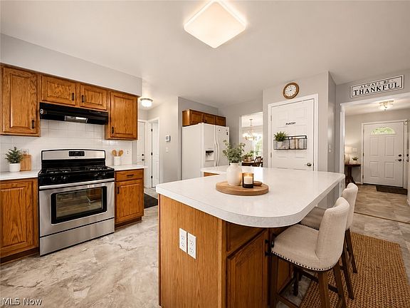 4th image of 2121 Laurel Ln