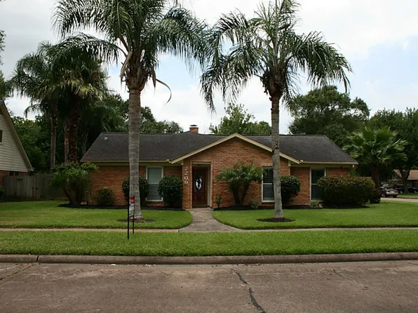 2209 Hialeah Dr, Seabrook, TX 77586