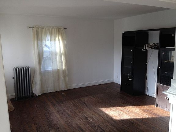 5th image of 235 Tree Ave