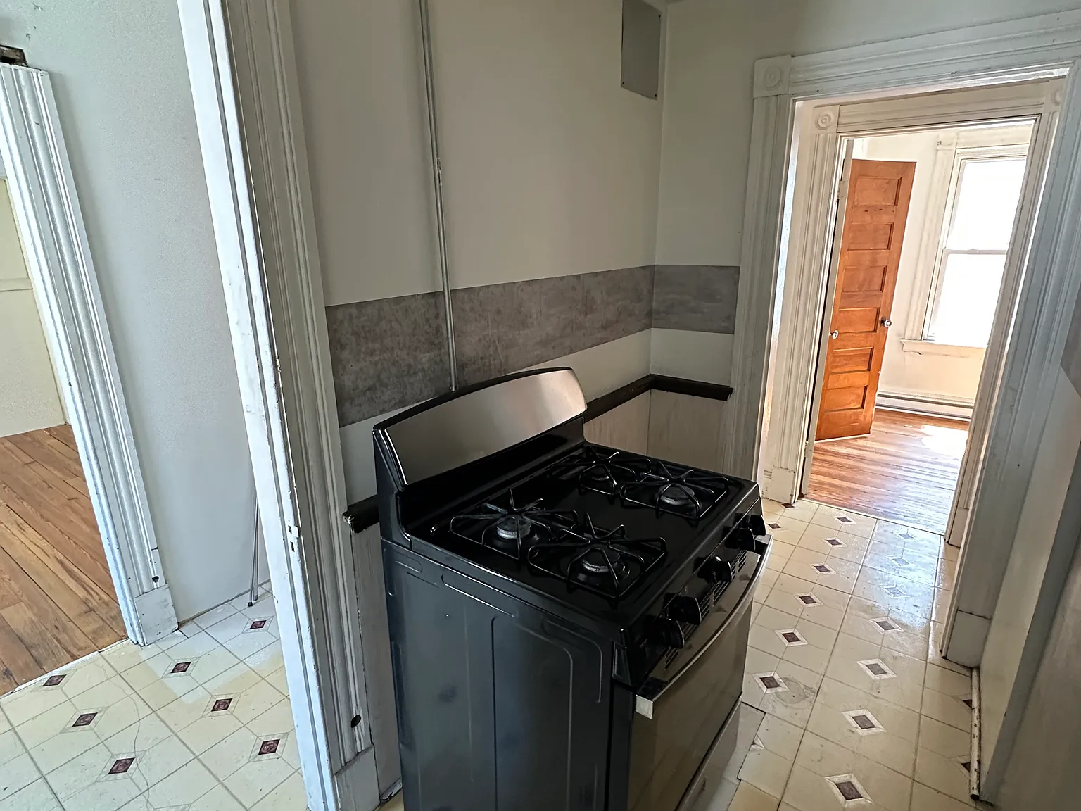 3 bed, 1200 sqft, $1,349 — Photo 4