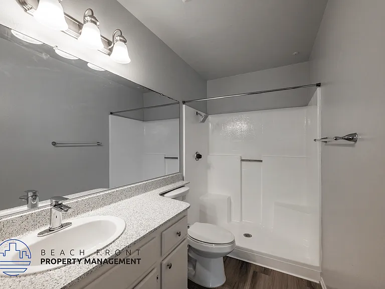 619 E. Riverside Dr. — Photo 22