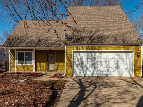 3216 Creekwood Dr, Lawrence, KS 66049