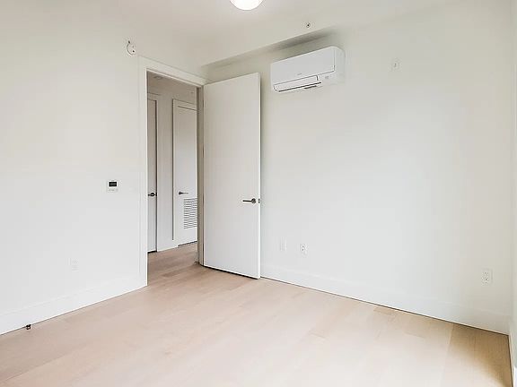 5th image of 218 Front St #727