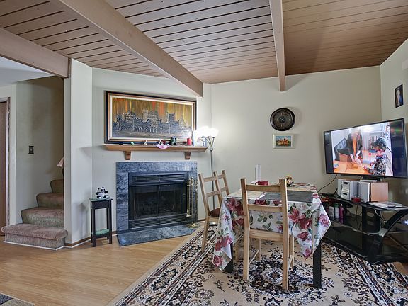 4th image of 522 Normandie Ln