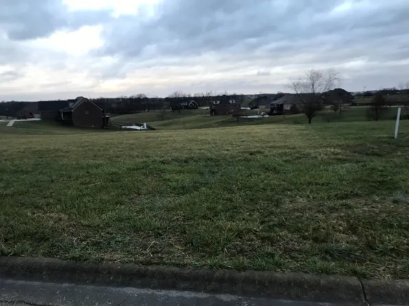 302 Hampton Hall Dr, Berea, KY 40403