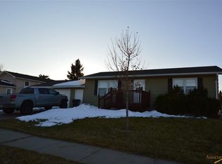 4305 Dolphin Ln, Rapid City, SD 57701