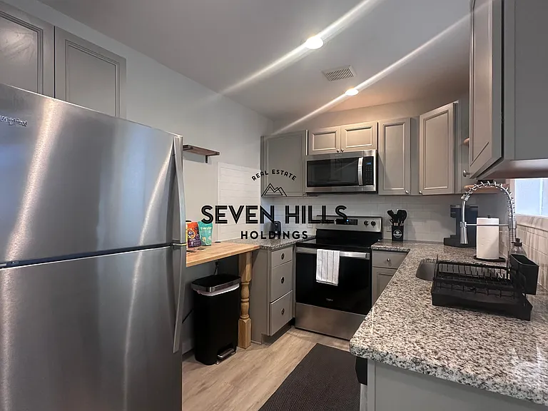 1020 Kinney St — Photo 5