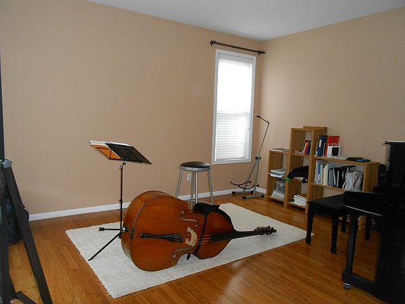 4th image of 136 Friendship Ct