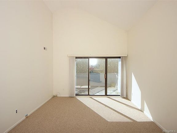 3rd image of 30 Rowayton Woods Dr Unit 30