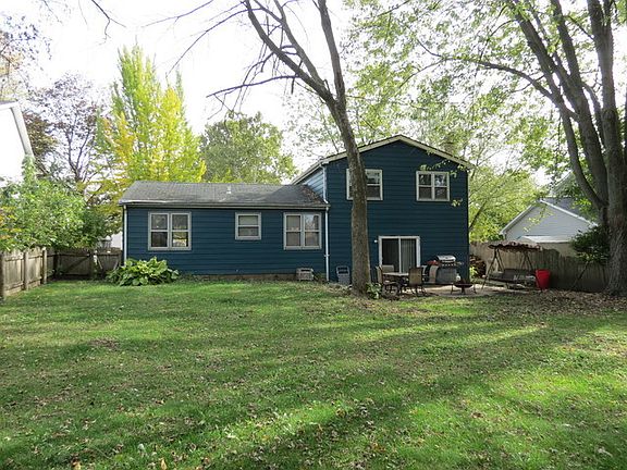 2nd image of 6S160 Carlyle Ct
