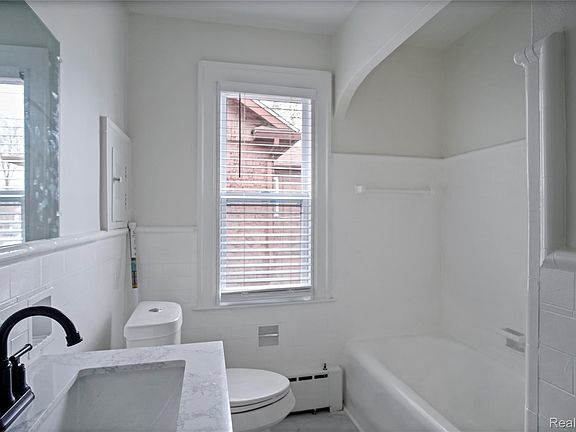 5th image of 16570 Princeton St