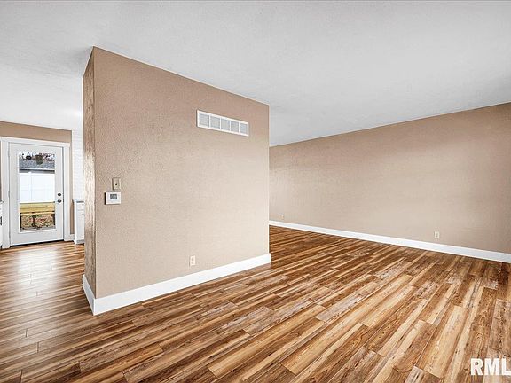 4th image of 303 S Hollybrook Dr