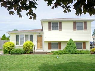 84 Autumnwood Dr, Cheektowaga, NY 14227