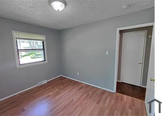 10112 Crown Point Dr — Photo 5