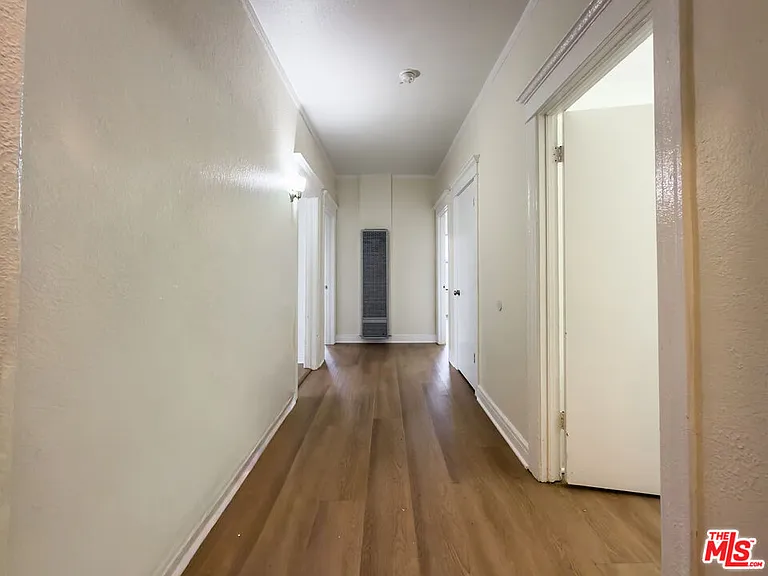 4367 S Van Ness Ave #4 — Photo 1