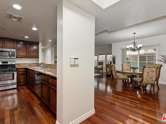 3rd image of 4832 Whitsett Ave Unit 105