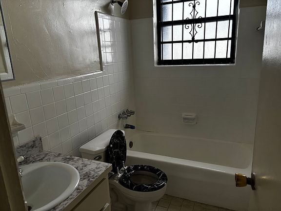 2nd image of 901 NW 53rd St #1