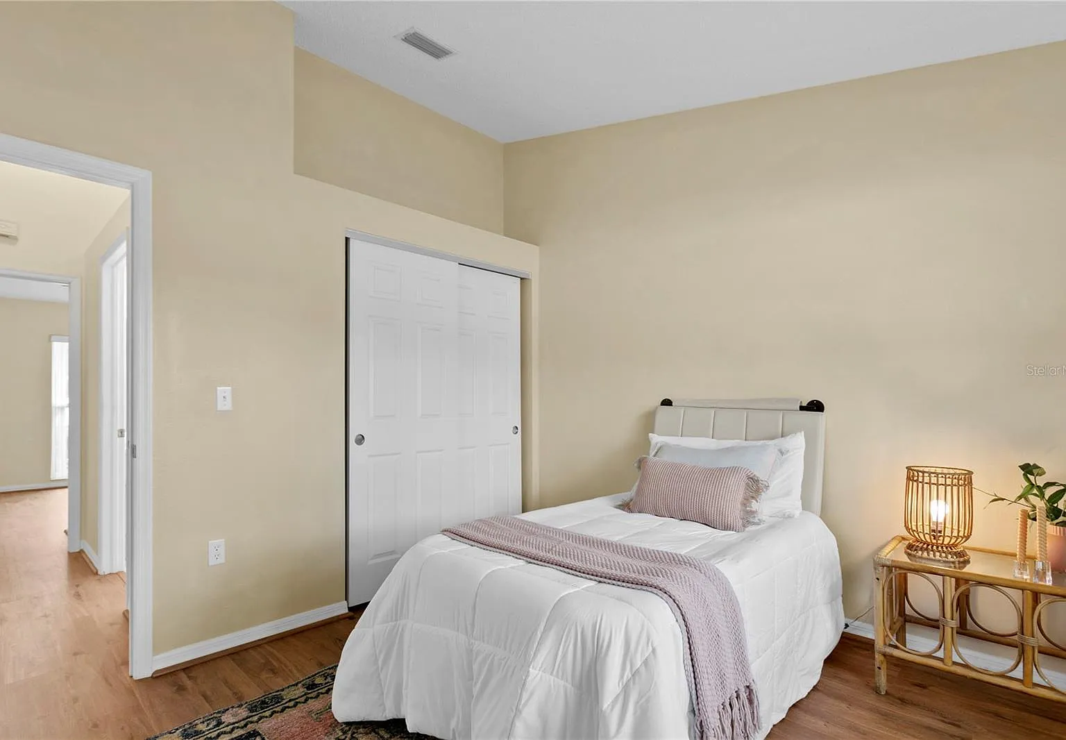 3 bed, 1331 sqft, $3,200 — Photo 2
