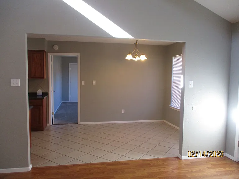 3700 Dauphine Ct — Photo 6