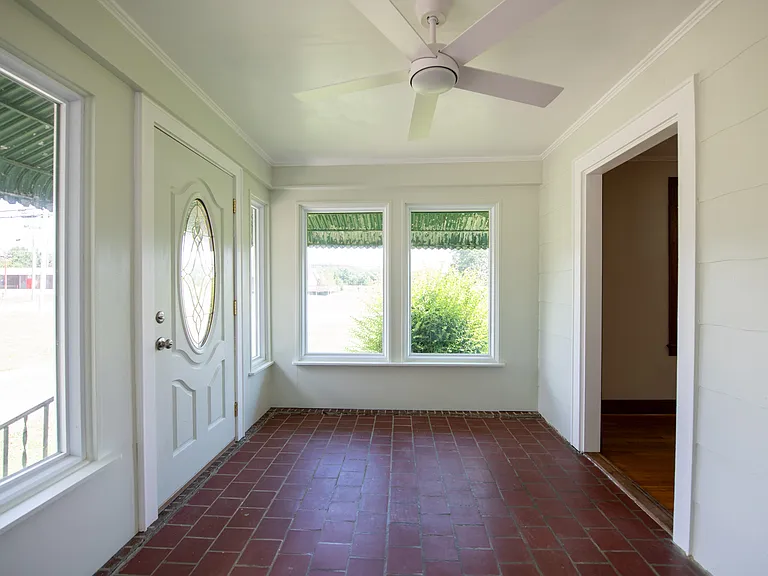 626 Lafayette Rd — Photo 3
