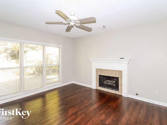 3rd image of 8711 Meadow Green Dr