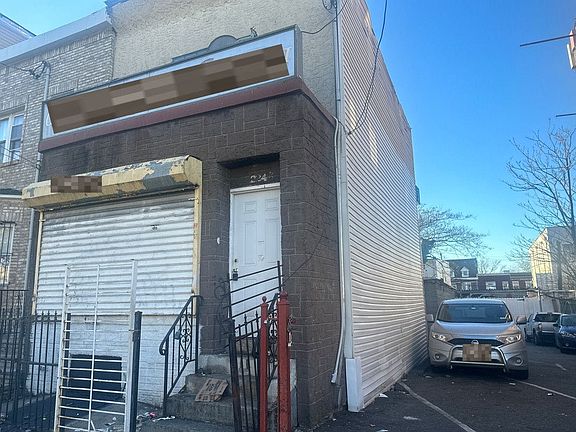 3rd image of 224 One 2 Parker St
