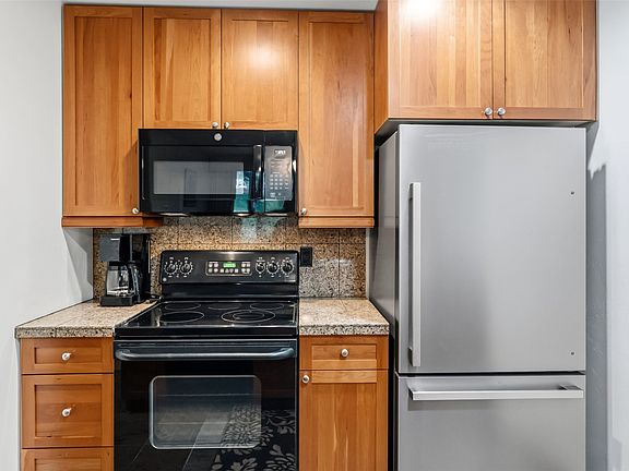 4th image of 34 Highfield Trail UNIT 112