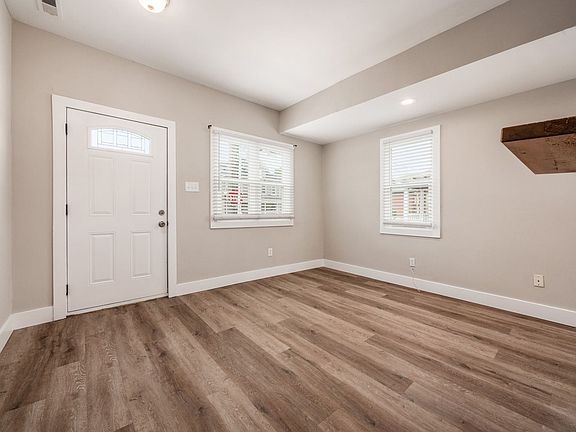 3rd image of 949 E Long St