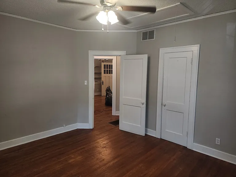753 N McLean Blvd — Photo 14