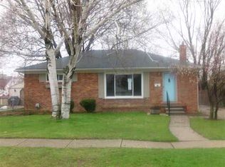 938 Huntington St, Mount Clemens, MI 48043