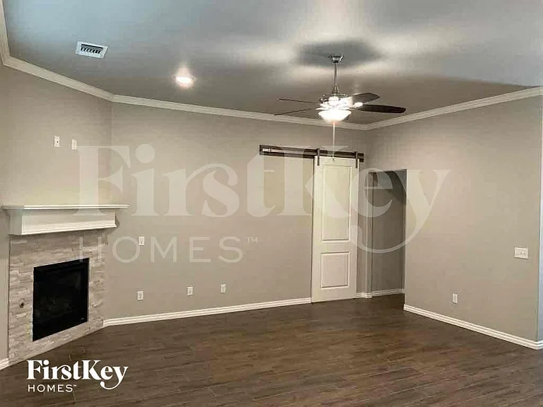 2504 Gerald Ct — Photo 3