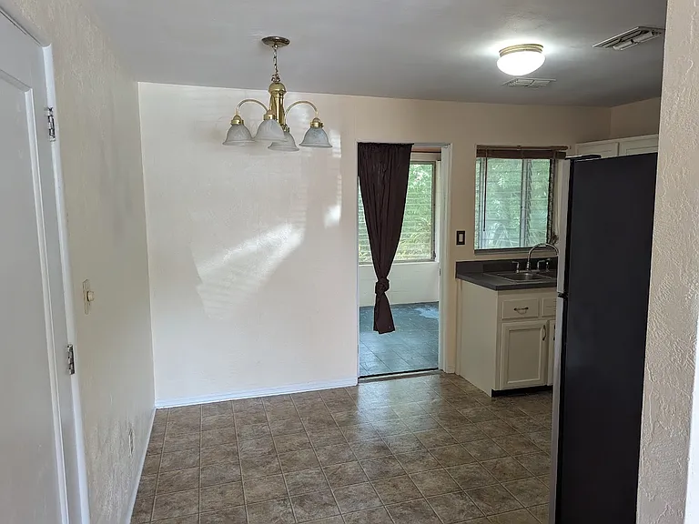 69 Sylvania Pl — Photo 6