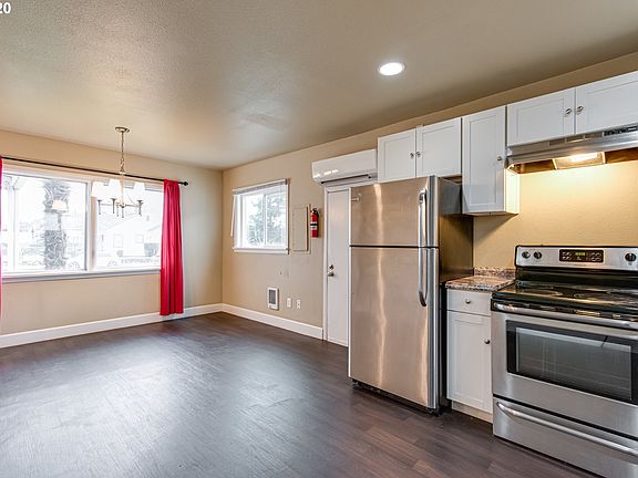 4th image of 3004 Harney St
