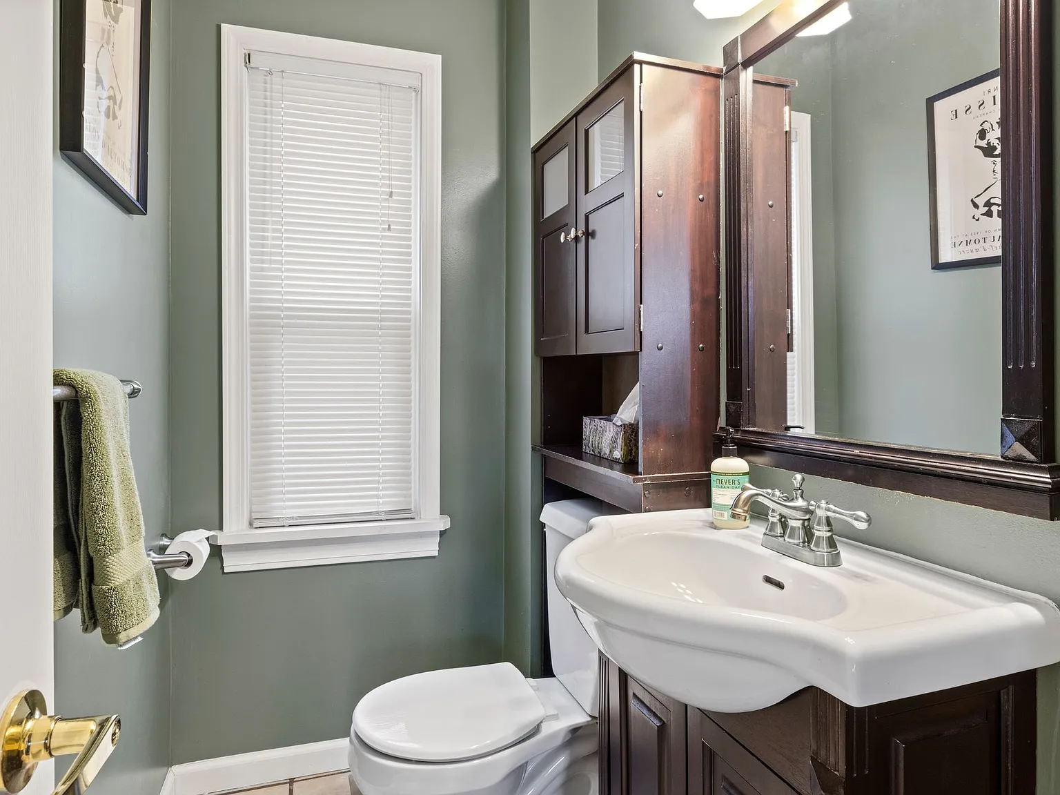 2 bed, 1.5 bath, 1434 sqft, $2,300 — Photo 2