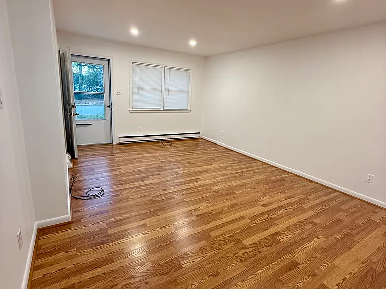 Unfurnished Living Room