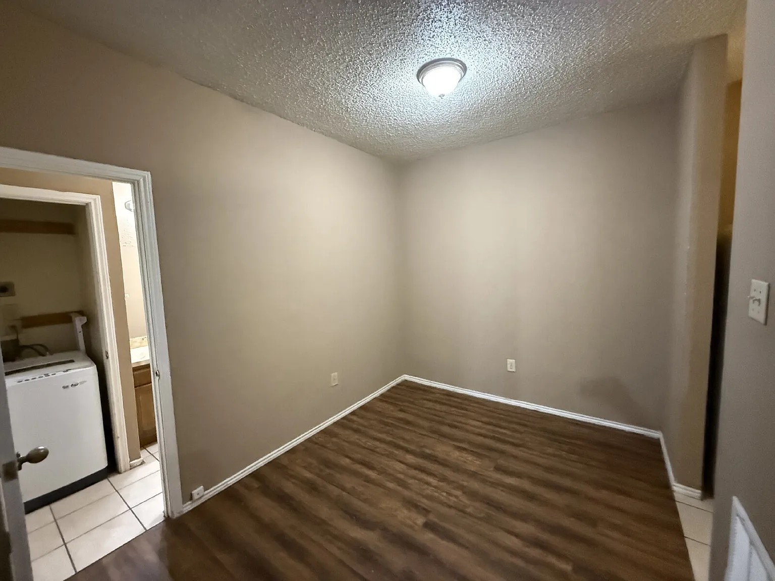 1 bed, 1.0 bath, 748 sqft, $900 — Photo 4