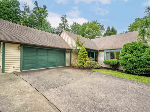 2374 Lakeside Ests, Morgantown, WV 26508