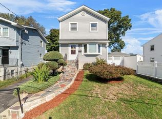 33 Beattie Ln, New Rochelle, NY 10805