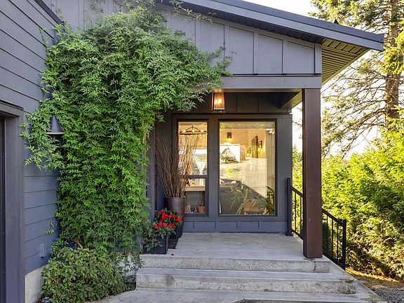 3rd image of 1784 Vee Rd