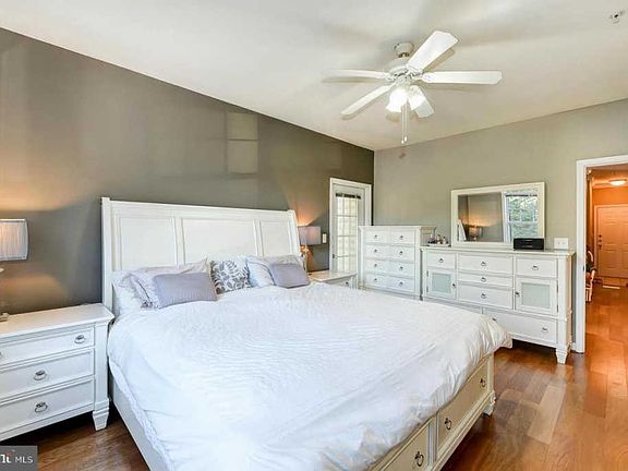 3rd image of 12140 Garden Grove Cir Unit 204