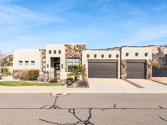 3rd image of 1476 W Canyon Tree Dr