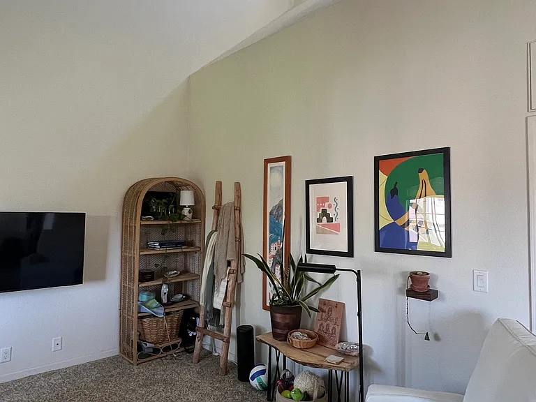 1035 Southwood Dr #J — Photo 17