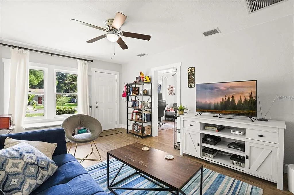 2 bed, 1.0 bath, 805 sqft, $2,100 — Photo 4